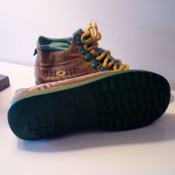 Hush Puppies Southwestern Look Tan Suede/Teal Accents/Embroidery Ankle Boots - Picture 5 of 5